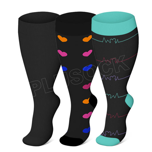 Blaues Elektrokardiogramm, schwarzes Herz, Kompressionsstrümpfe in Übergröße (3 Paar)
