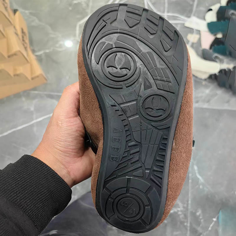 Tiger-Hausschuhsocken in Übergröße - image 3