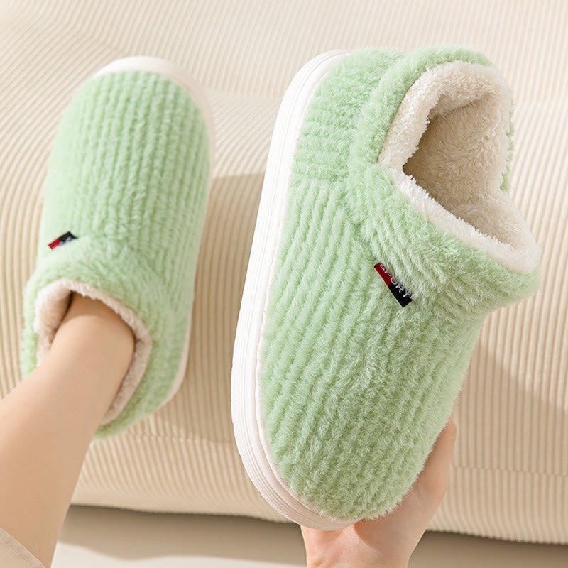 Bequeme Hausschuhe in Bonbonfarben in Übergröße - image 2