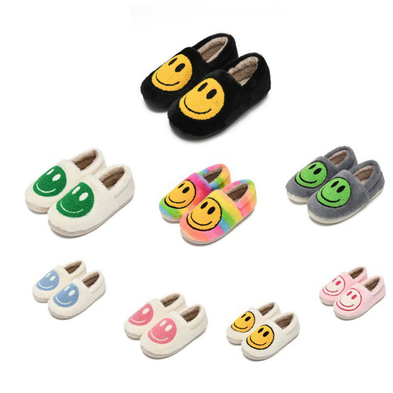 Bunte Hausschuhe mit Smiley-Gesicht in Übergröße