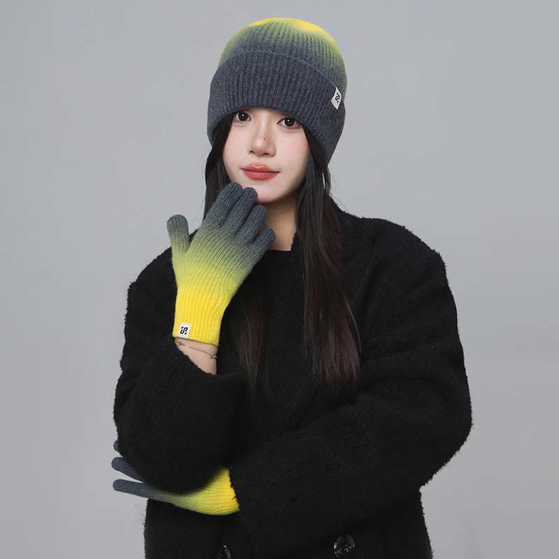 2-in-1-Set mit Handschuhen und Beanie in Farbverlaufsfarbe
