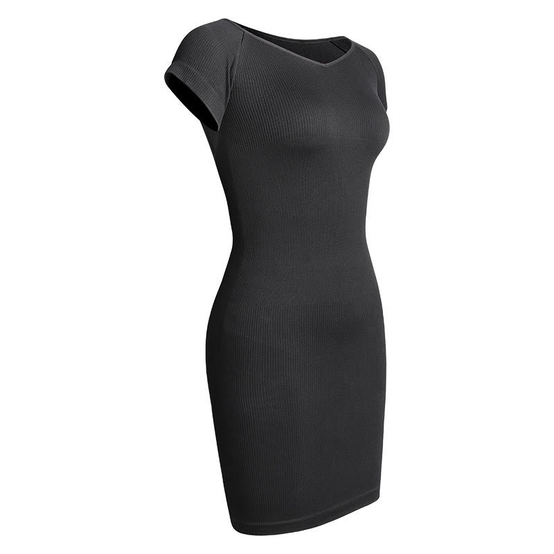 Enges, einteiliges, figurformendes Kleid