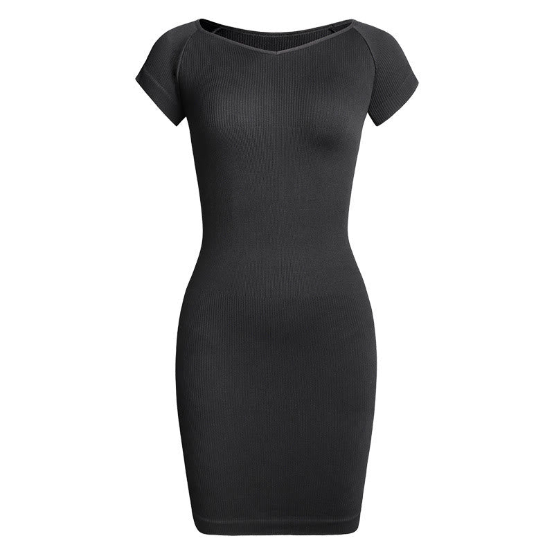 Enges, einteiliges, figurformendes Kleid
