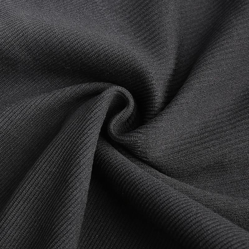 Enges, einteiliges, figurformendes Kleid