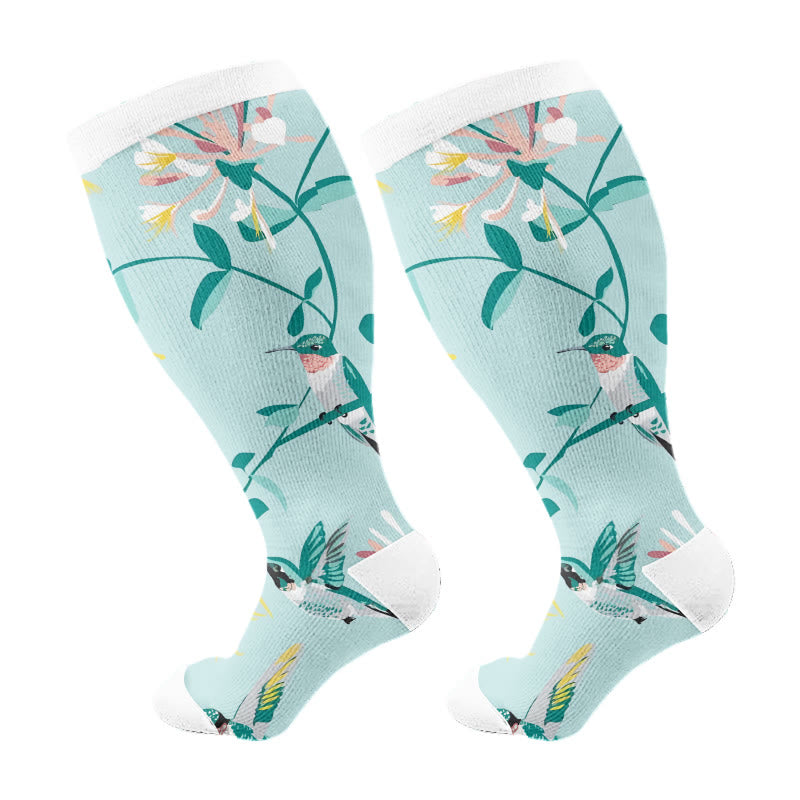 Große Größen – Breezy Flower Bird Kompressionsstrümpfe - Grün - 4XL - image 6