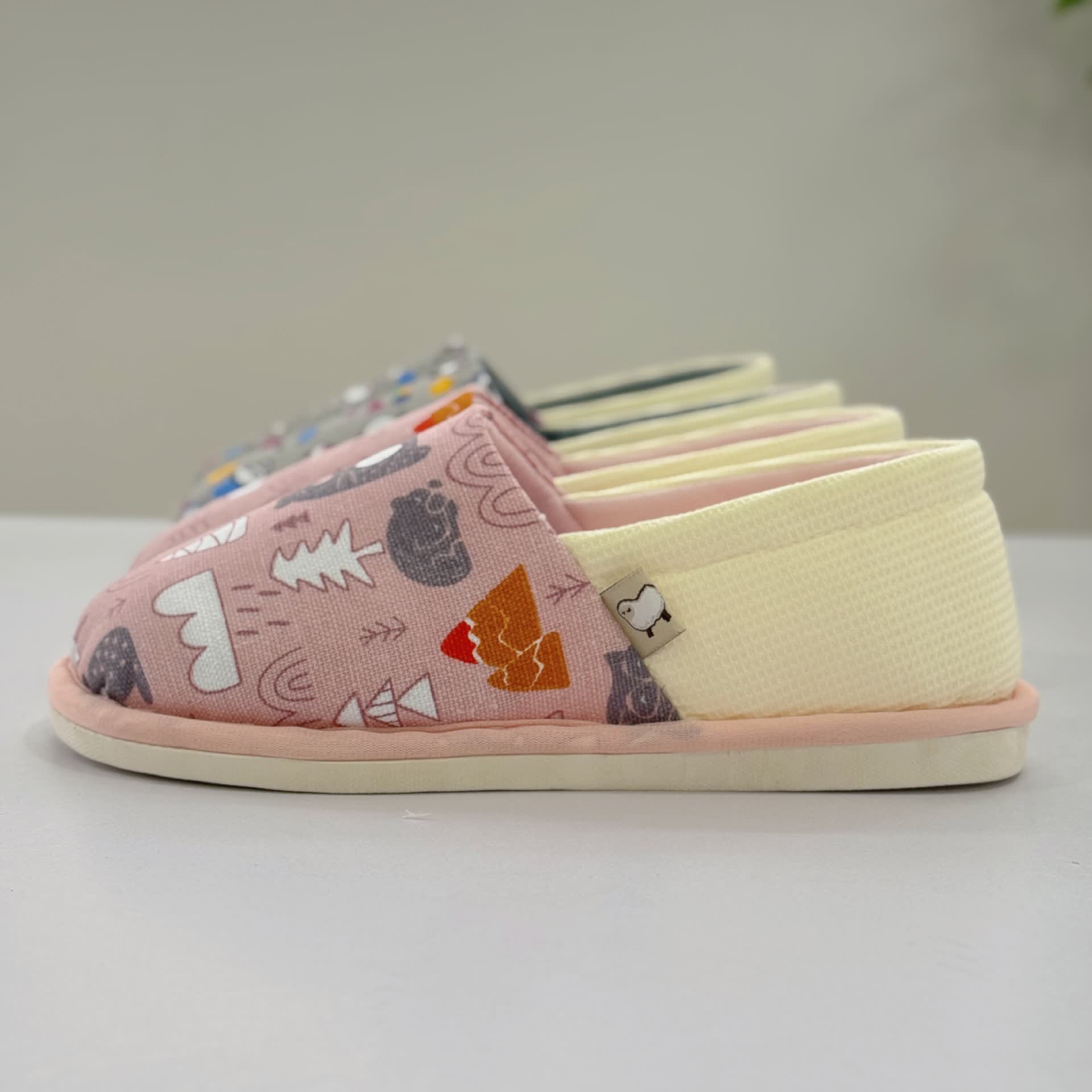 Niedliche rutschfeste Canvas-Hausschuhe mit Tiermuster - image 2