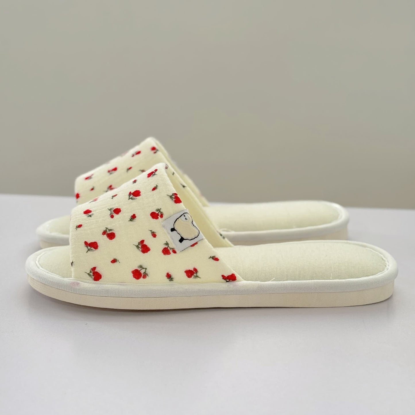 Offene Hausschuhe aus Canvas mit Blumenmuster - image 7