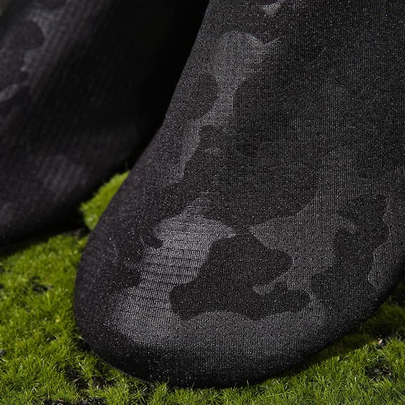 Strandpantoffeln mit Batikmuster in Übergröße
