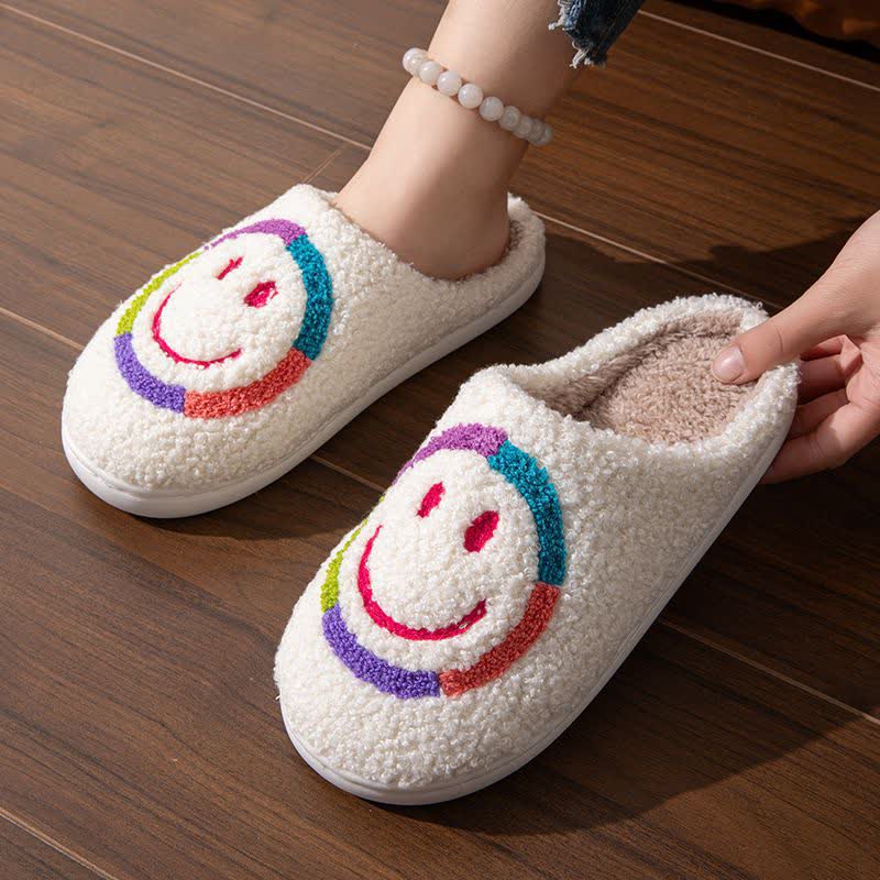 Flauschige Hausschuhe mit Smiley-Gesicht