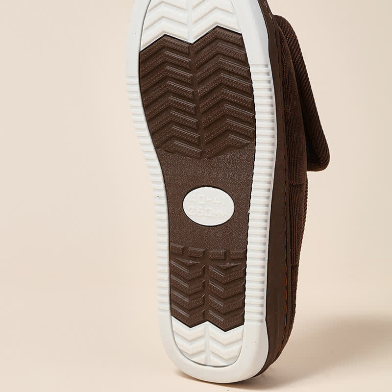 Leicht anzuziehende, rutschfeste Hausschuhe mit Klettverschluss in Übergröße - image 10