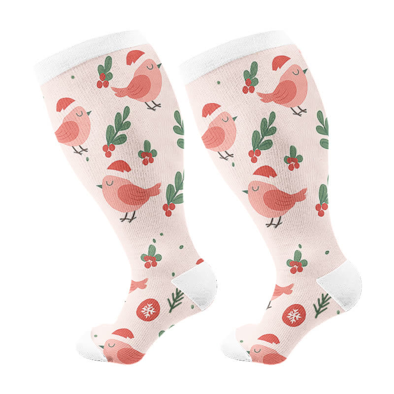 Kompressionsstrümpfe mit Weihnachtswichteln und Vögeln in Übergröße - Rosa - 4XL - image 6