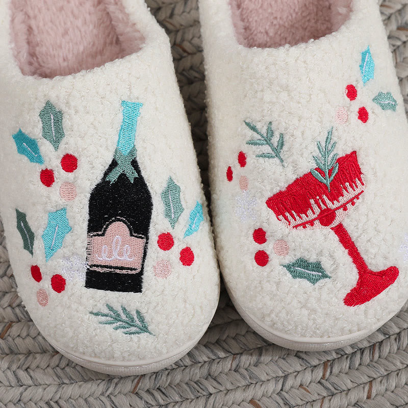 Plusock Hausschuhe in Übergröße mit Beeren-Weinglas-Motiv - image 7