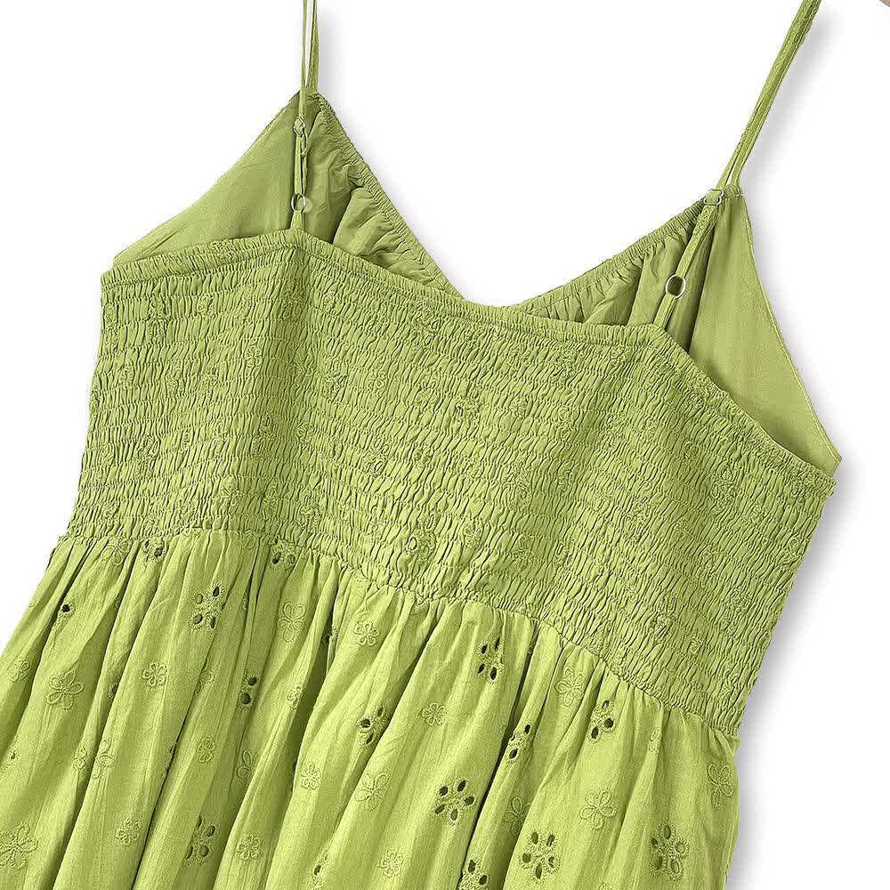 Zweiteiliges Set: Grünes besticktes Unterkleid und weiße Strickjacke mit Puffärmeln - image 7