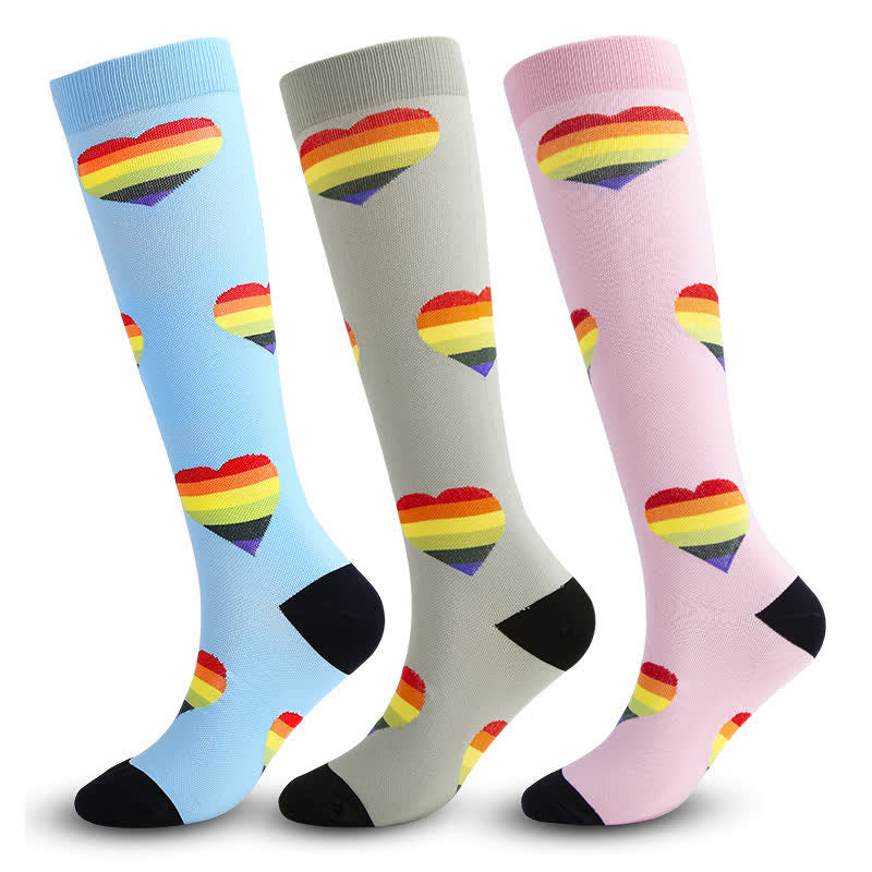 Kompressionsstrümpfe mit Regenbogenherzen (3 Paar)