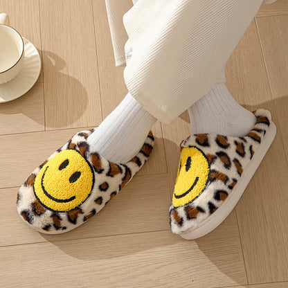 Gelbe Hausschuhe mit Smiley-Motiv in Übergröße