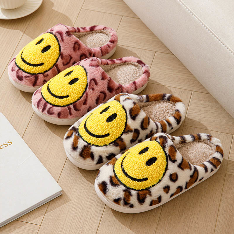 Gelbe Hausschuhe mit Smiley-Motiv in Übergröße