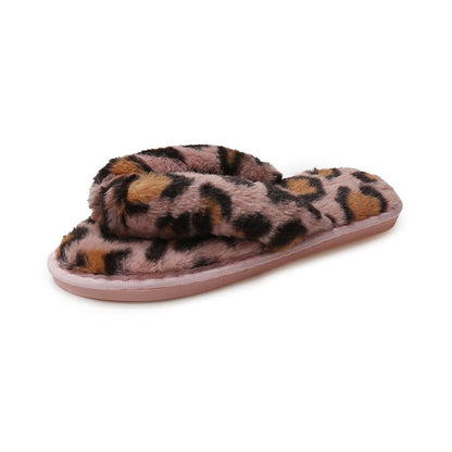 Hausschuhe mit Leopardenmuster in Übergröße
