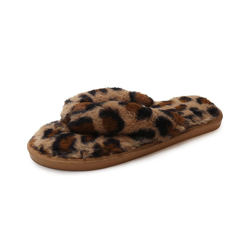 Hausschuhe mit Leopardenmuster in Übergröße