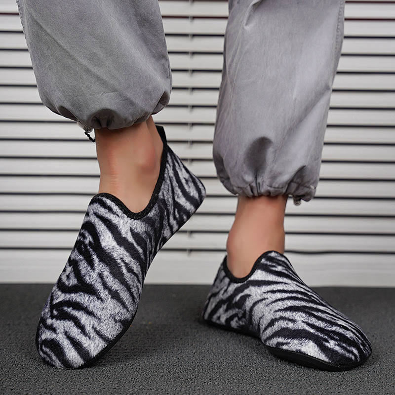 Tiger-Hausschuhsocken in Übergröße - image 1