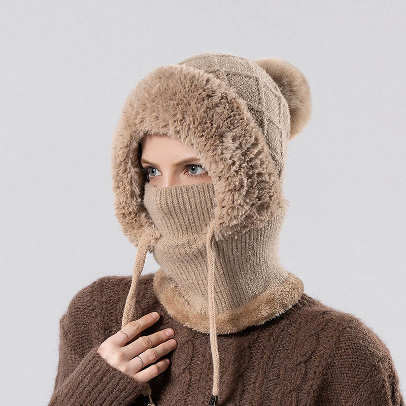 Strickschal mit Kapuze und Kordelzug