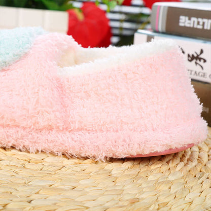 Hausschuhe mit Herzmotiv in Übergröße - image 4