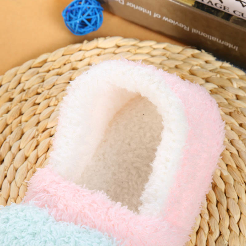 Hausschuhe mit Herzmotiv in Übergröße - image 5