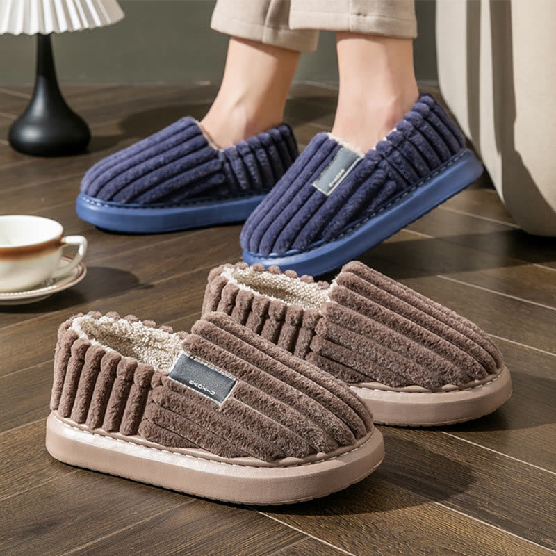 Plüsch-Winterhausschuhe in Übergröße - image 2