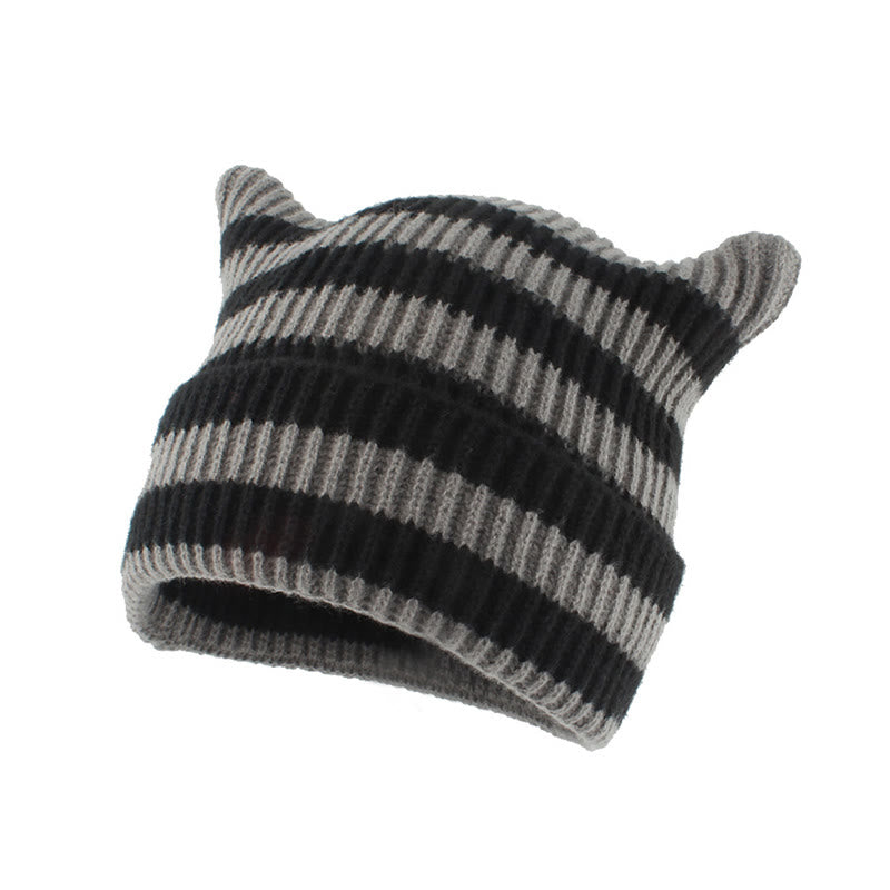 Große Größen: Beanie mit dicken Streifen und Katzenohren