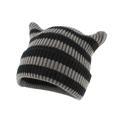 Große Größen: Beanie mit dicken Streifen und Katzenohren