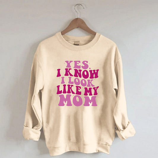 Lila Sweatshirt mit Buchstaben in Übergröße
