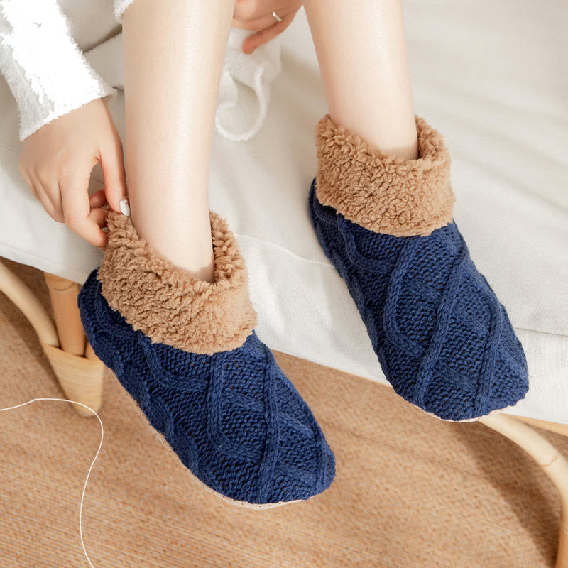 Rutschfeste, flauschige Hausschuhsocken in Übergröße