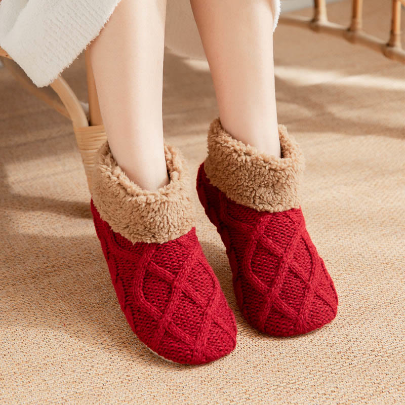 Rutschfeste, flauschige Hausschuhsocken in Übergröße - Wein - EU36-42 (US3-8,5) - image 1
