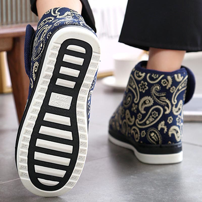 Hausschuhe mit goldener Stickerei in Übergröße - image 6