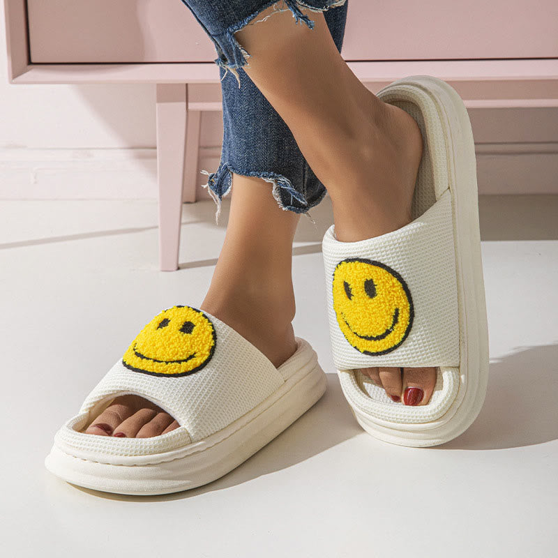 Smiley-Anti-Rutsch-Hausschuhe in Übergröße