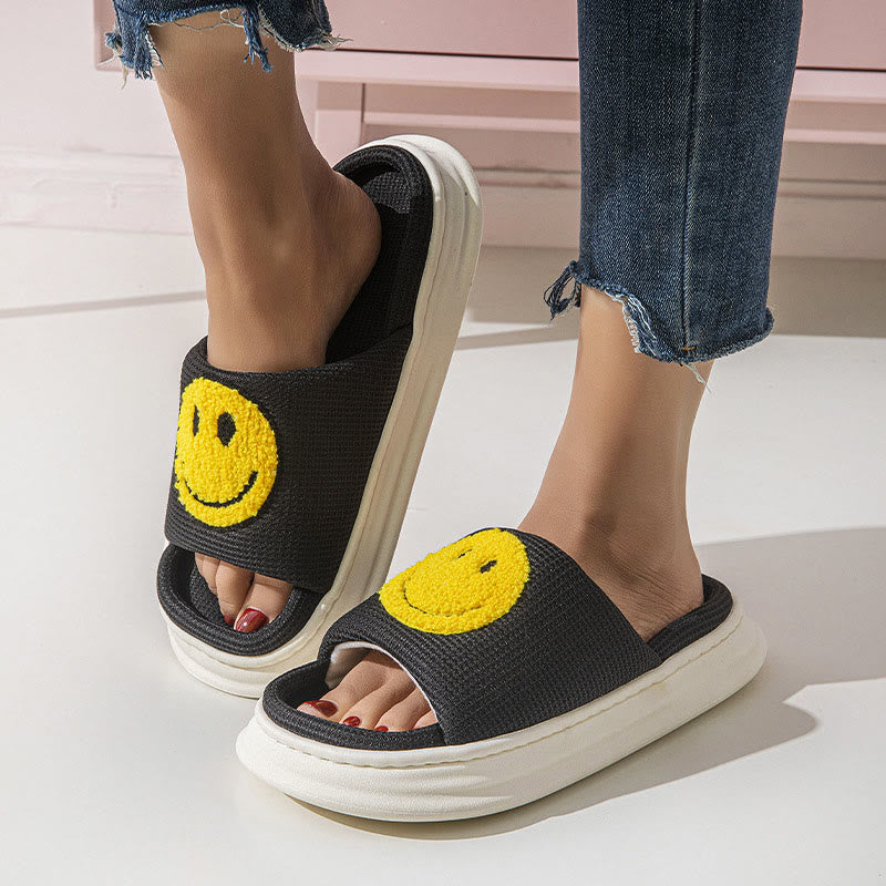 Smiley-Anti-Rutsch-Hausschuhe in Übergröße