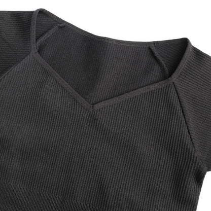 Enges, einteiliges, figurformendes Kleid