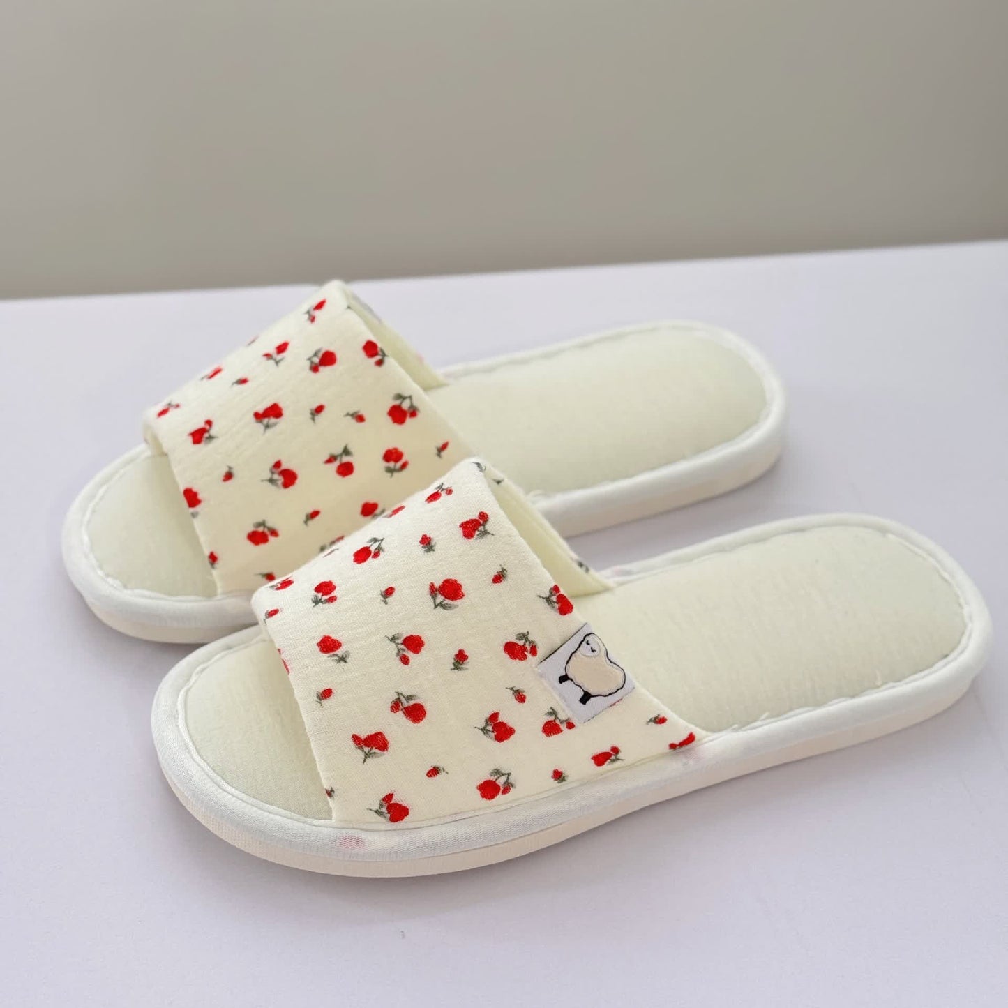 Offene Hausschuhe aus Canvas mit Blumenmuster - Rot - US8.5-9 - image 1