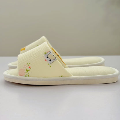 Elegante Hausschuhe aus Canvas mit Blumenmuster und offener Spitze - image 3