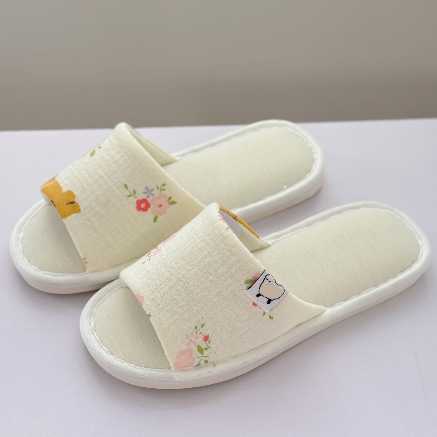 Elegante Hausschuhe aus Canvas mit Blumenmuster und offener Spitze - A - US8.5-9 - image 1