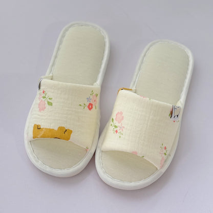Elegante Hausschuhe aus Canvas mit Blumenmuster und offener Spitze - image 1