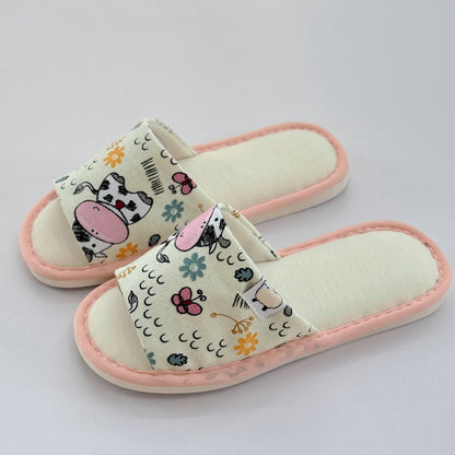 Niedliche Hausschuhe aus Canvas mit offener Spitze und Animalprint