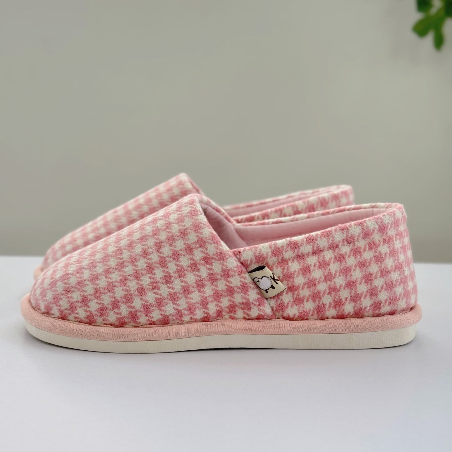 Karierte, rutschfeste, leichte Hausschuhe