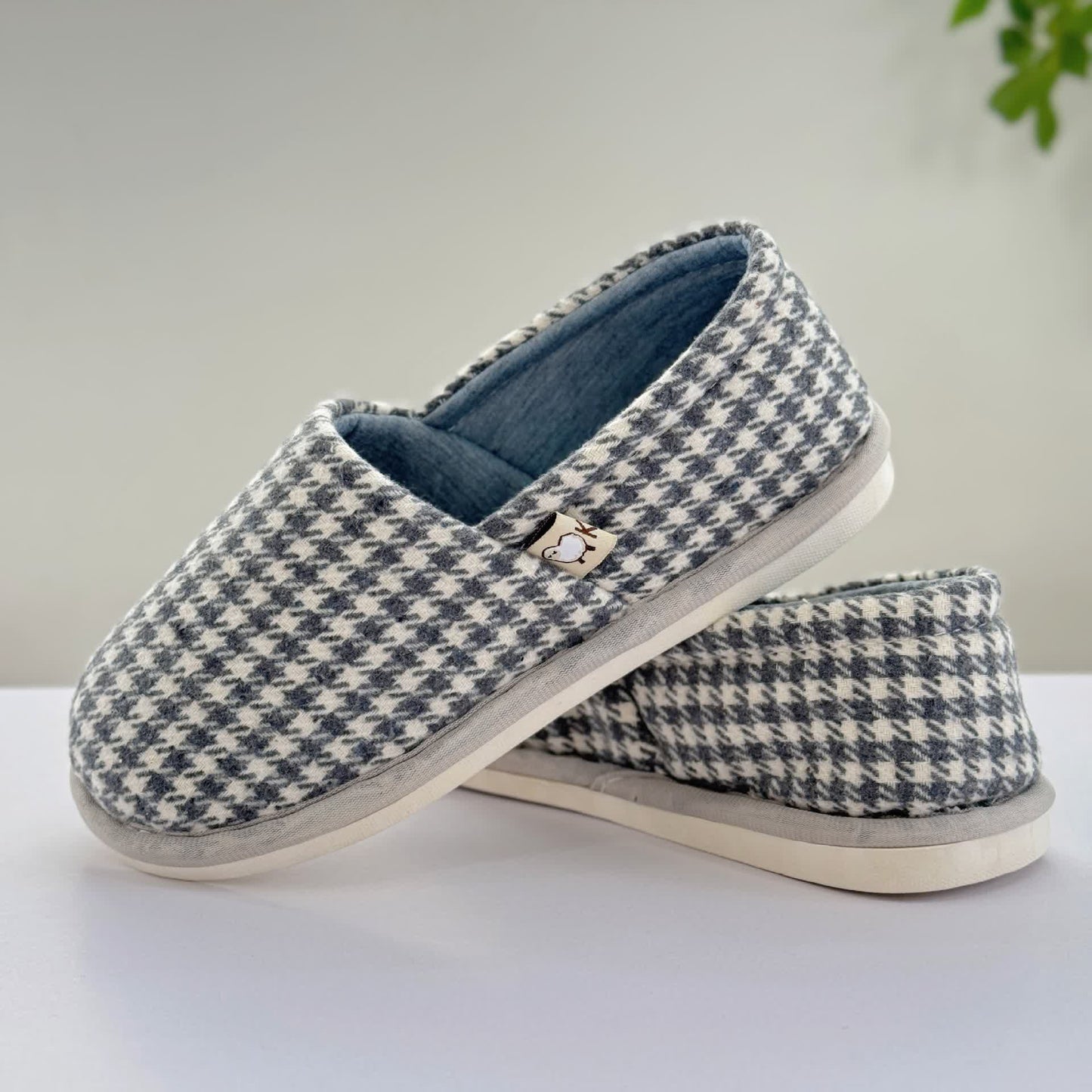 Karierte, rutschfeste, leichte Hausschuhe