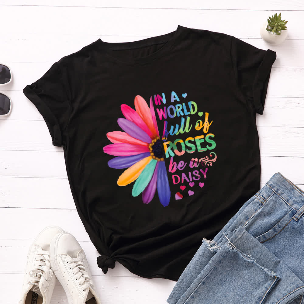 Kurzärmliges T-Shirt mit Gänseblümchen-Print in Übergröße - Schwarz - 5XL - image 0
