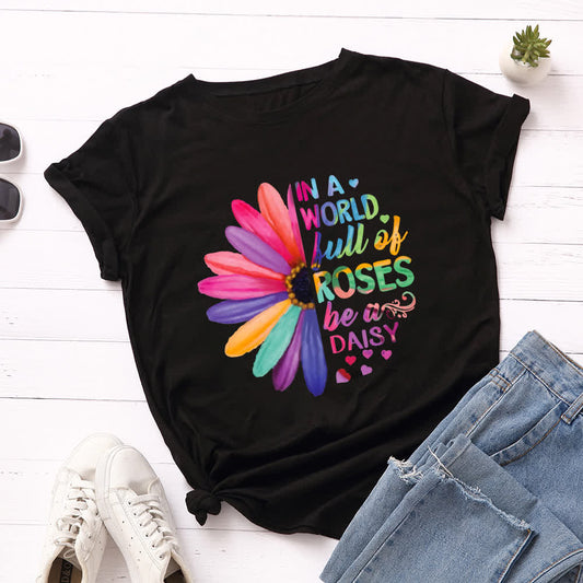 Kurzärmliges T-Shirt mit Gänseblümchen-Print in Übergröße - Schwarz - 5XL - image 0