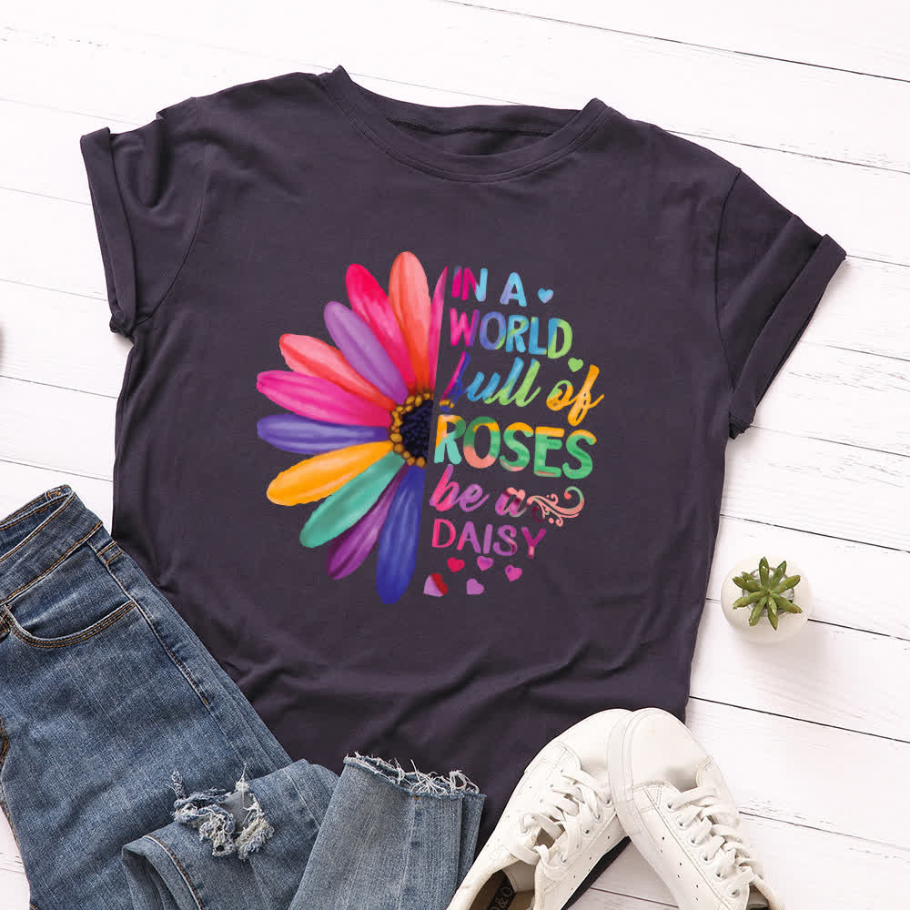 Kurzärmliges T-Shirt mit Gänseblümchen-Print in Übergröße - Marineblau - 5XL - image 9