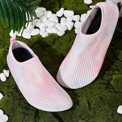 Strandpantoffeln mit Batikmuster in Übergröße