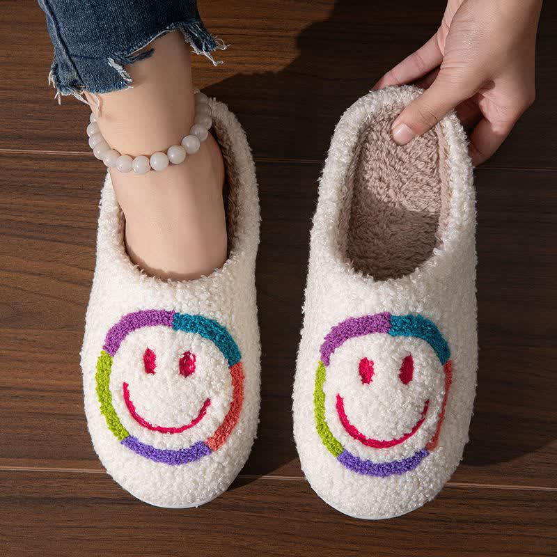 Flauschige Hausschuhe mit Smiley-Gesicht