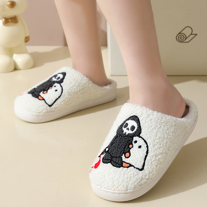 Flauschige Hausschuhe mit Cartoon-Totenkopf-Geister-Print - image 2