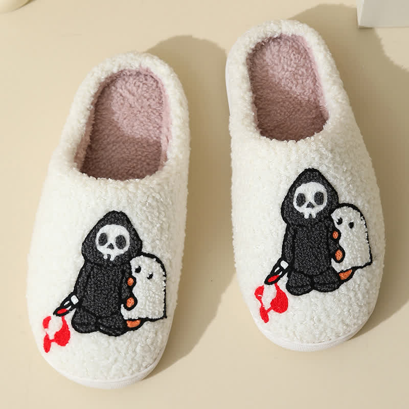 Flauschige Hausschuhe mit Cartoon-Totenkopf-Geister-Print - image 5